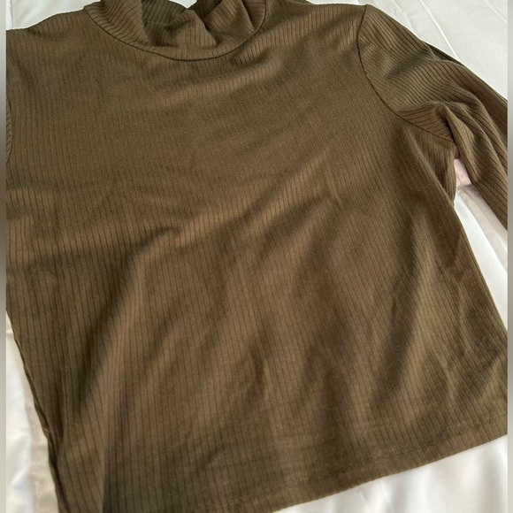 Olive Green Ribbed Top - Picture 3 of 3